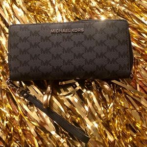Michael Kors Continental Wristlet Wallet